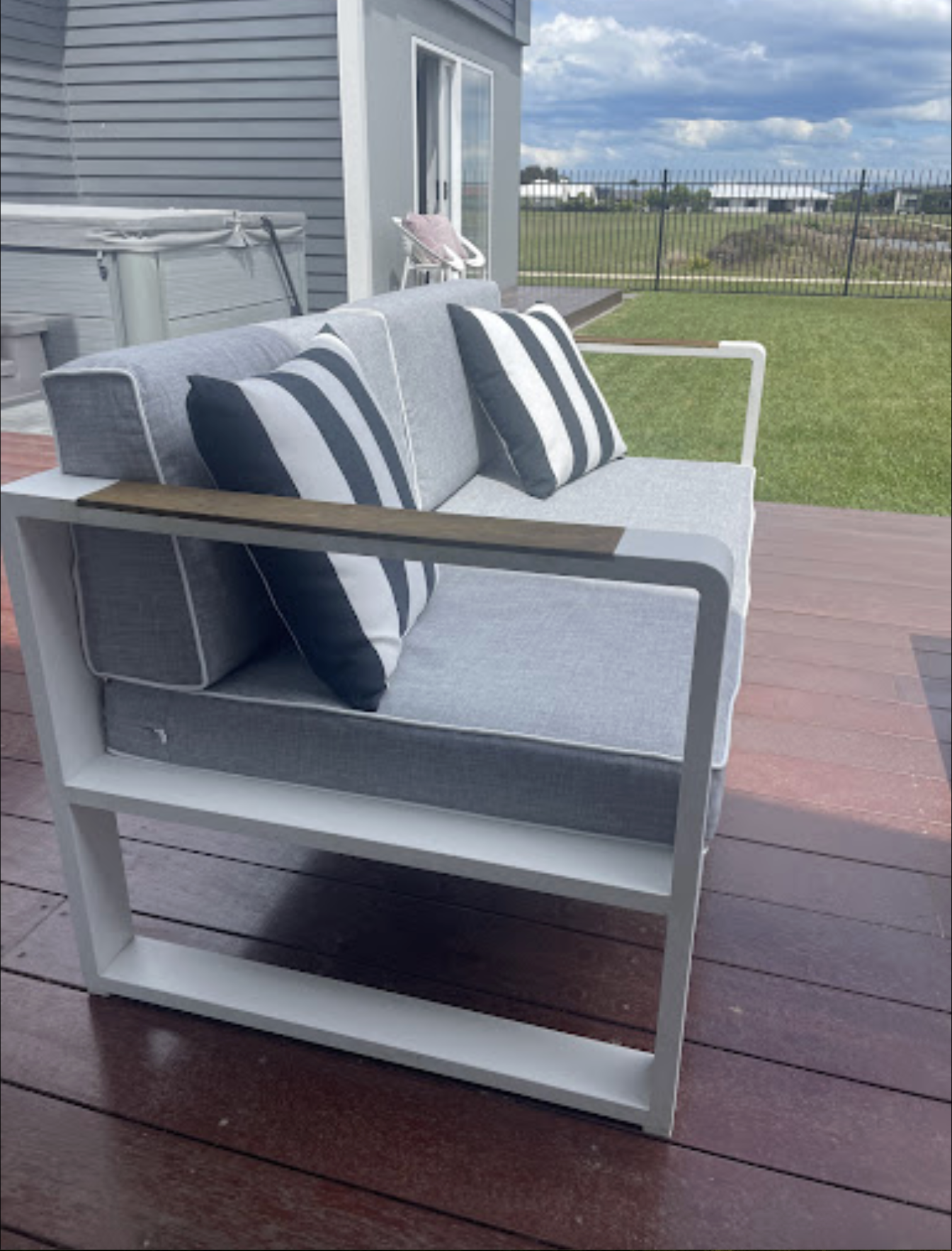 Jubilee Silver with English White Piping Wedge Back Cover