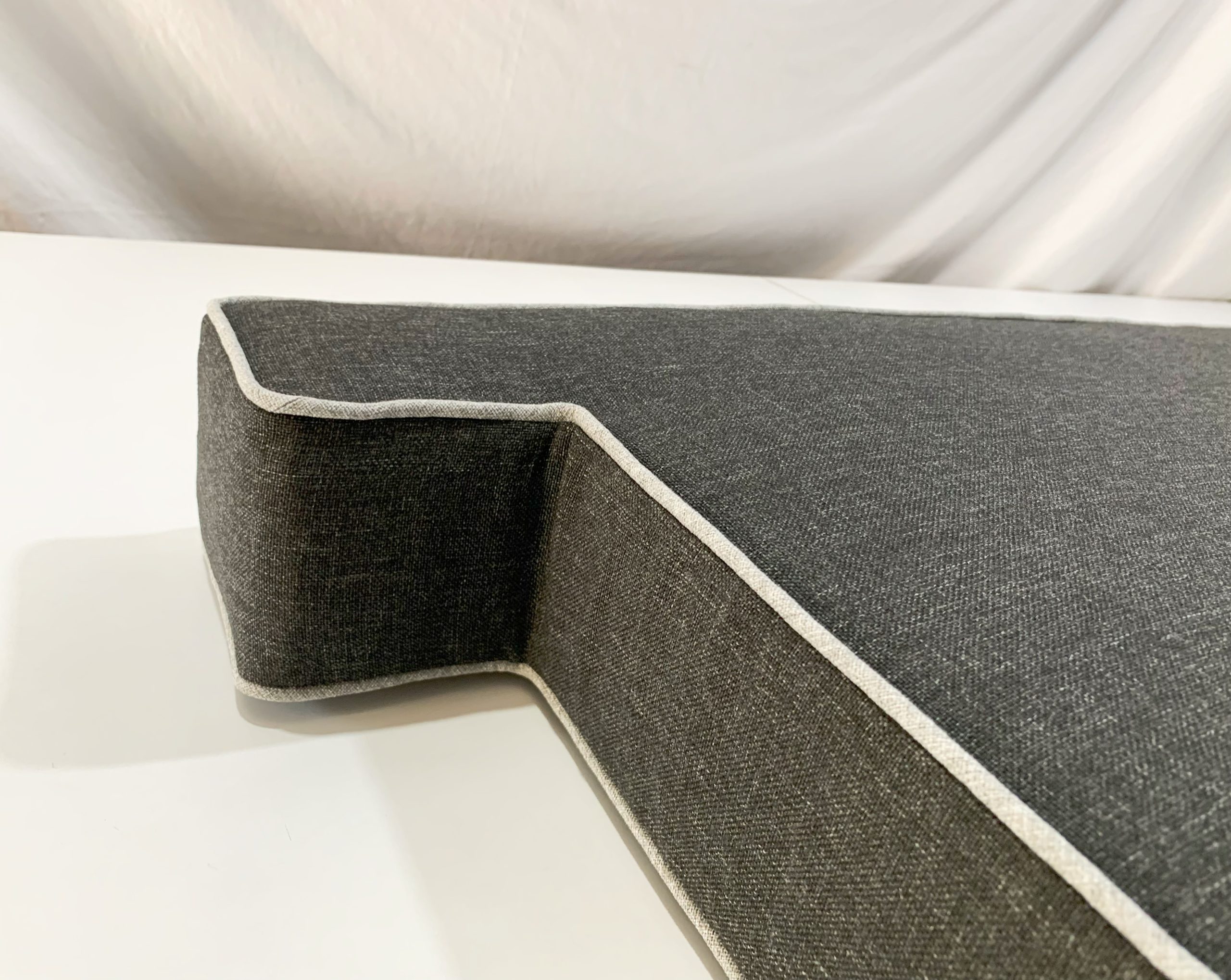Designo Grey Notched Bench Cushion Cover - English White Piping