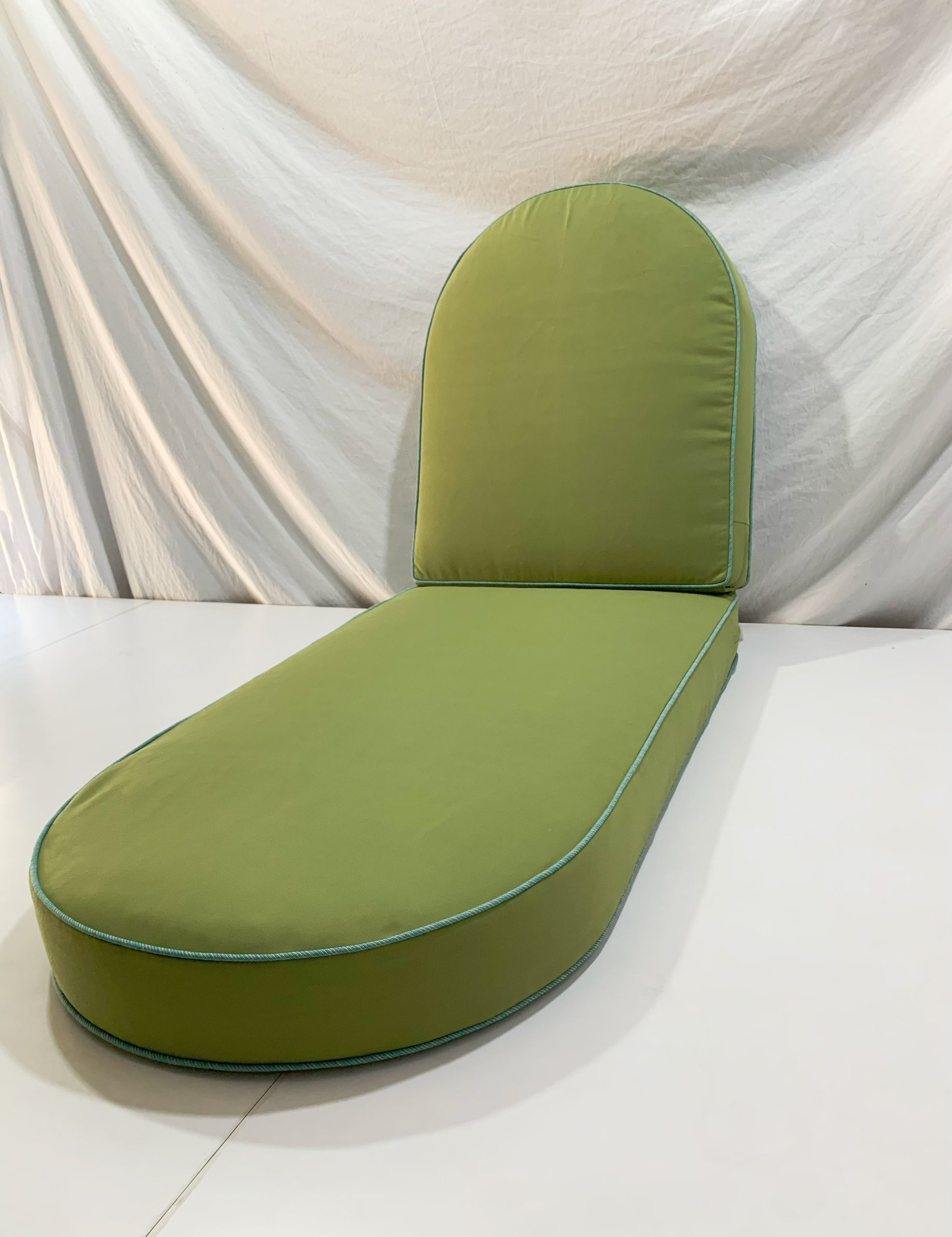 Oasis Green with Spring Green Piping Rounded End Sun Lounge Cover