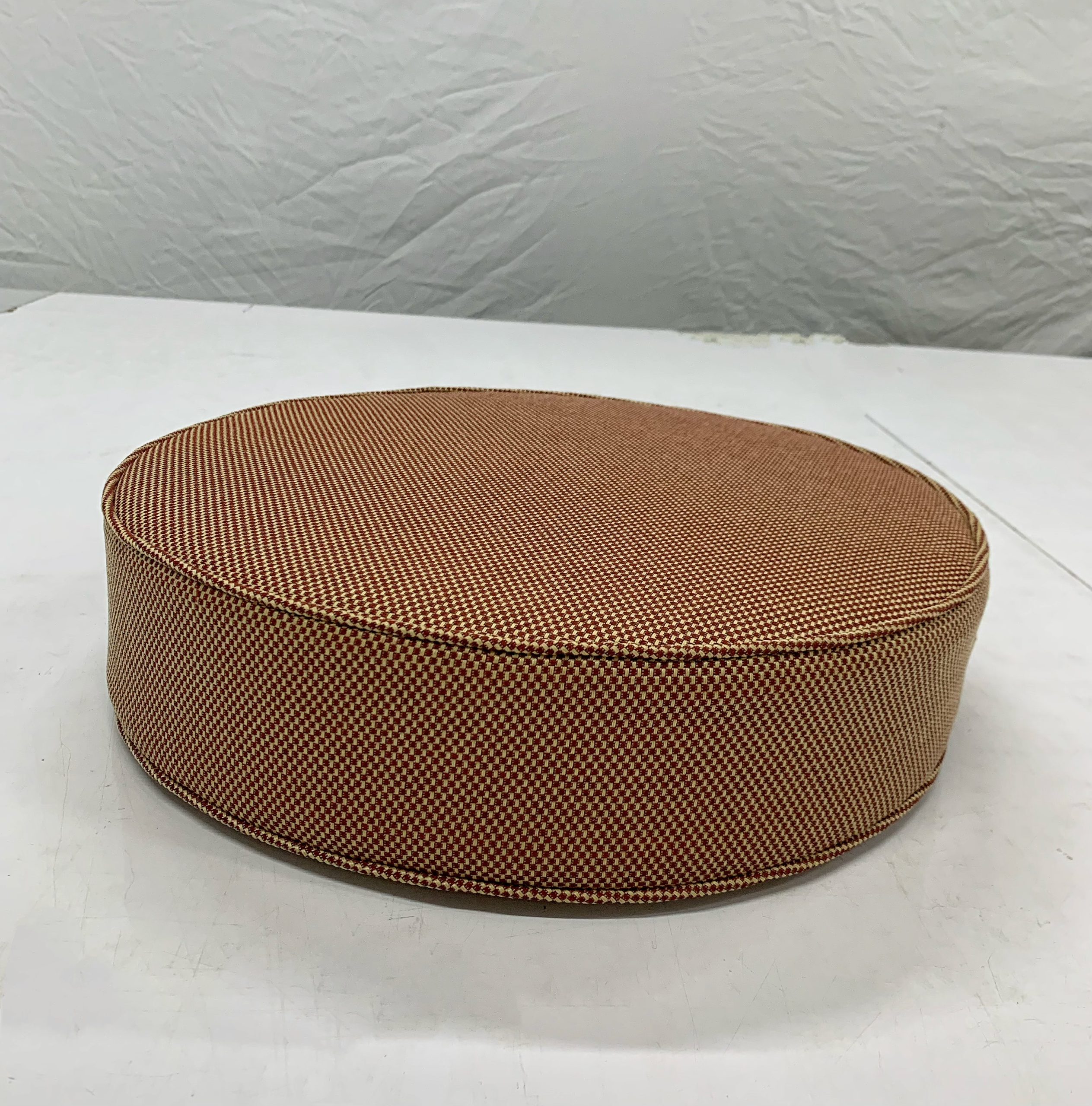 Round Soul Red Cushion Cover